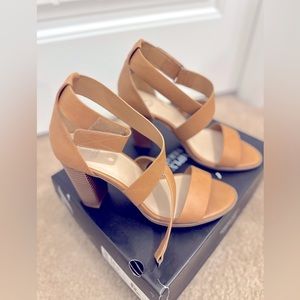 Simply Vera (vera Wang) size 8.5 heeled sandals